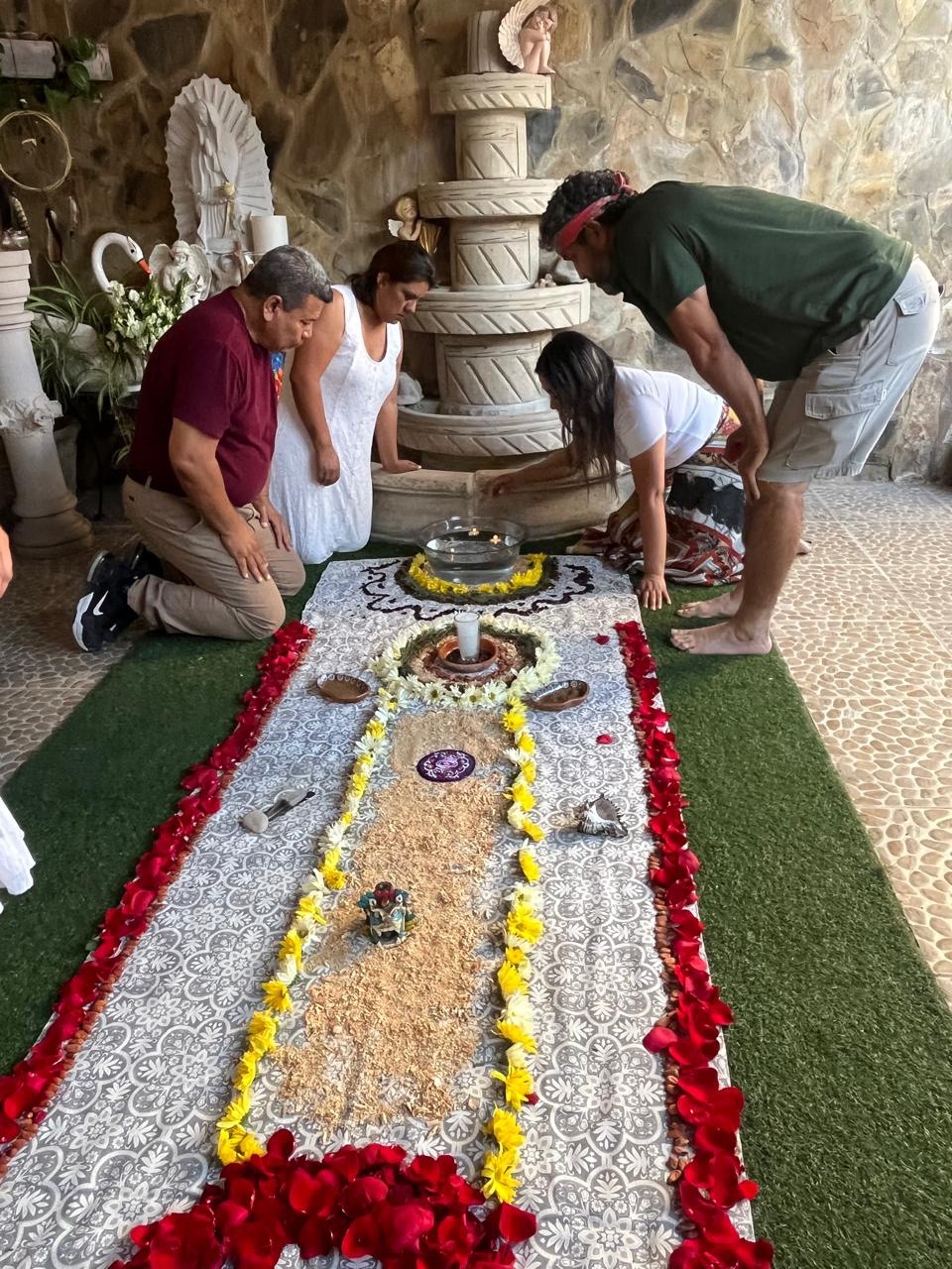 Ritual de temazcal con elementos tradicionales