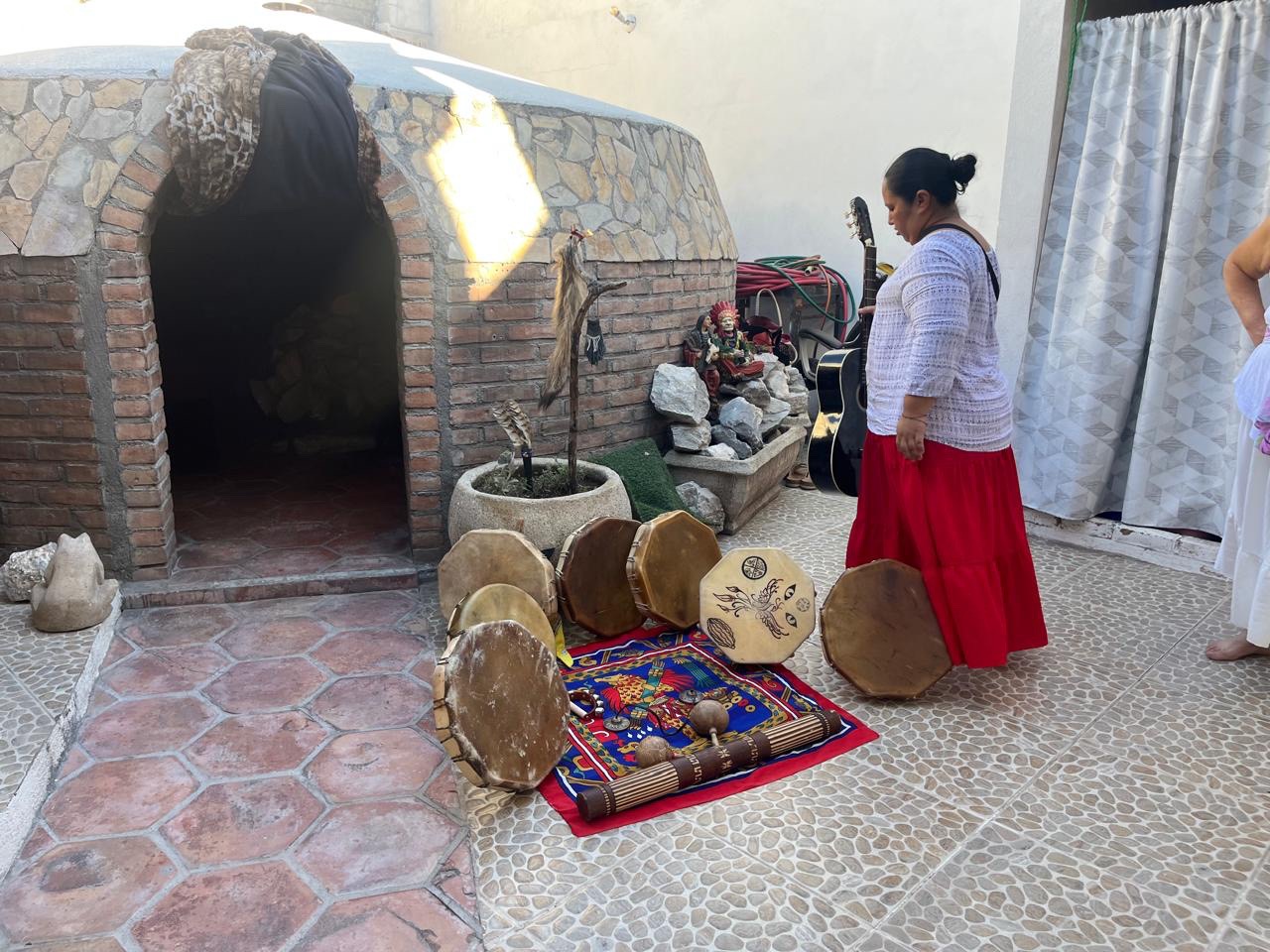 Instrumentos y elementos usados en el ambiente del temazcal